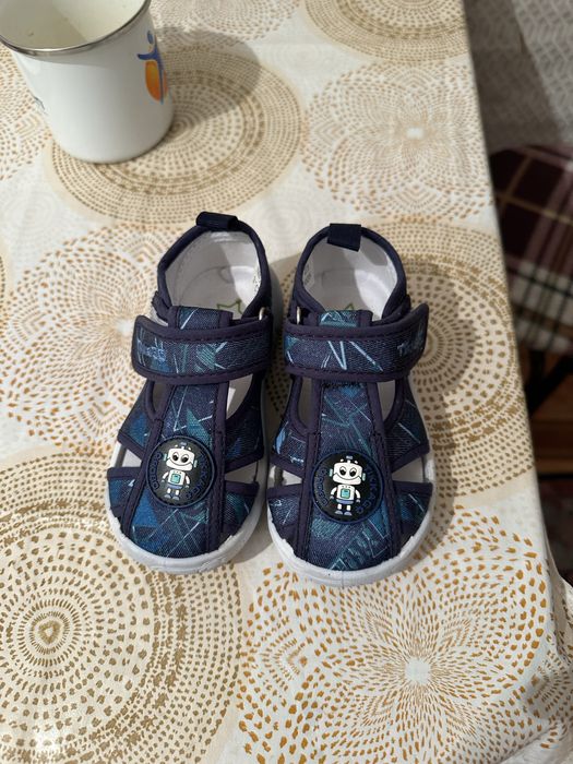 Продам сандалики