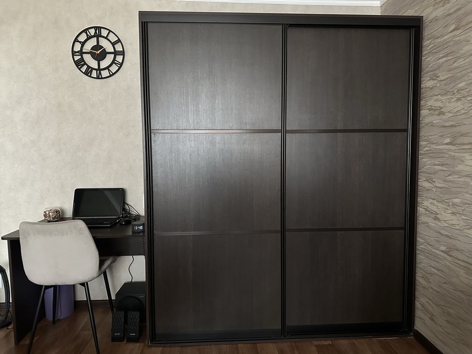 Продам шкаф-купе со столом