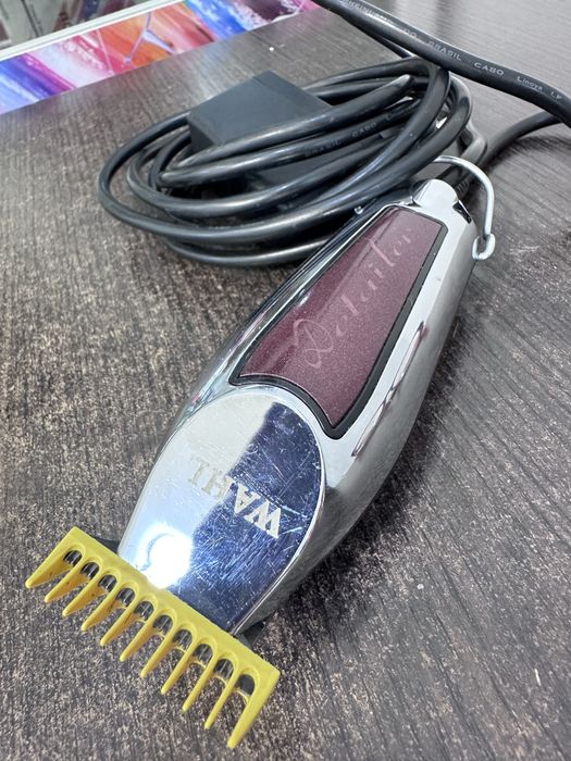 Машинка для стрижки волос и бороды