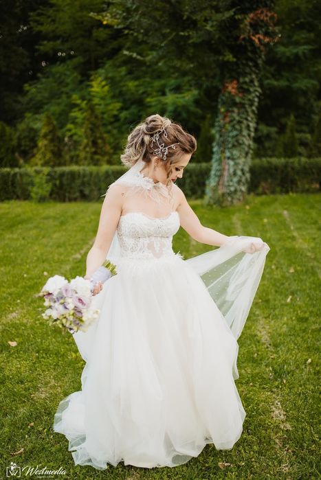 Rochita mireasa, model actual, foarte comoda