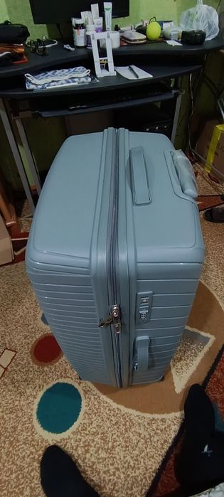 Чемодан, обьем 100 л