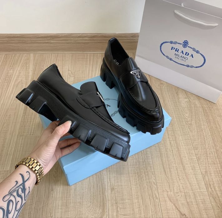 Лофферы Prada