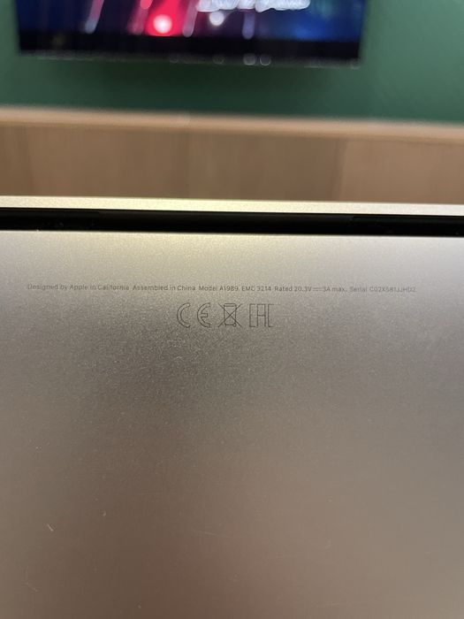 Macbook 13 pro 2018 touchbar , intel core i7