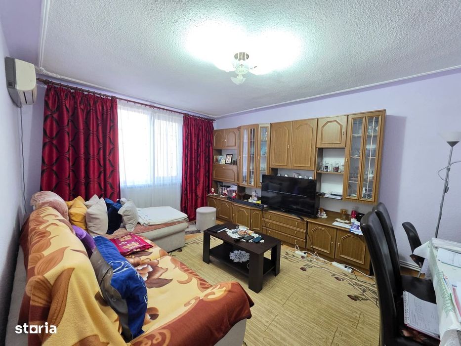 3 camere, decomandat, zona Smirodava, 2 băi, 72 mp