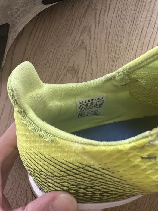 Продам футбольные бутсы