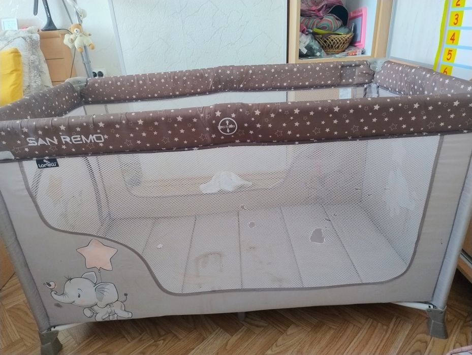 Пълен комплект кошара на 2 нива Lorelli San Remo + повивалник + матрак + калъф