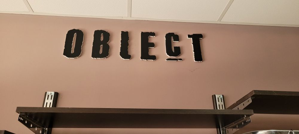 Букви и имена на марки дрехи