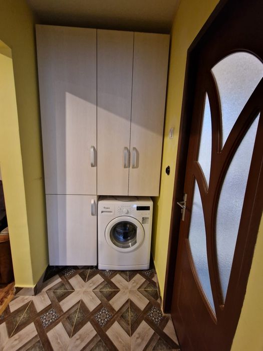 Închiriez apartament cu 2 camere