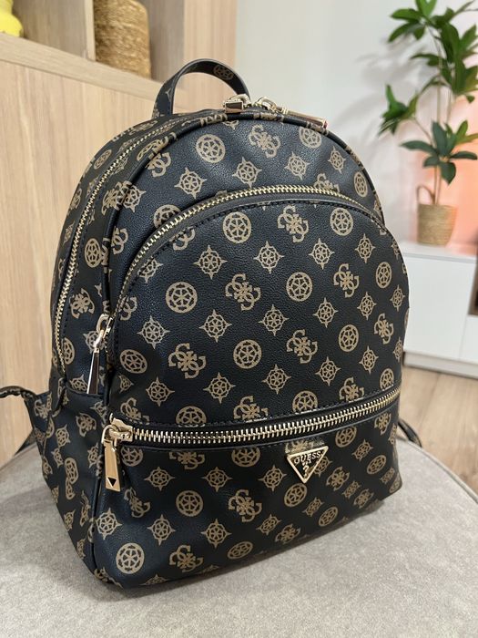Раница Guess лека забележка