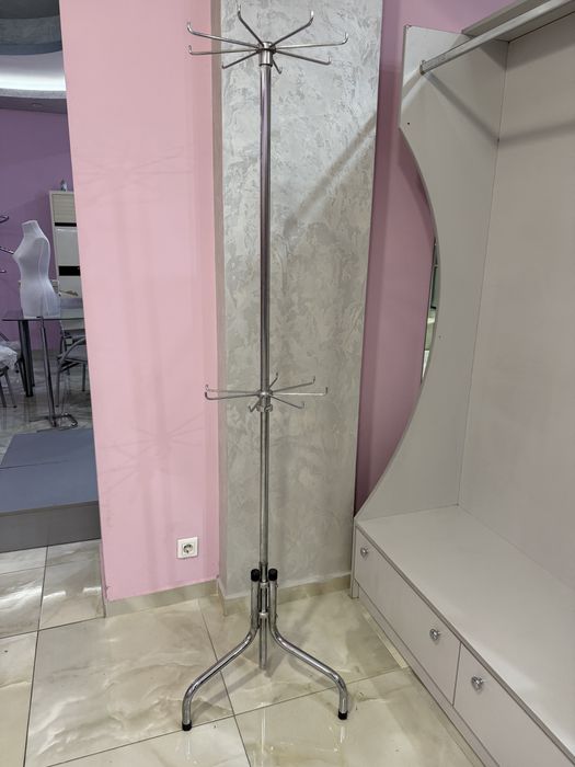 Закачалка за аксесоари и дрехи