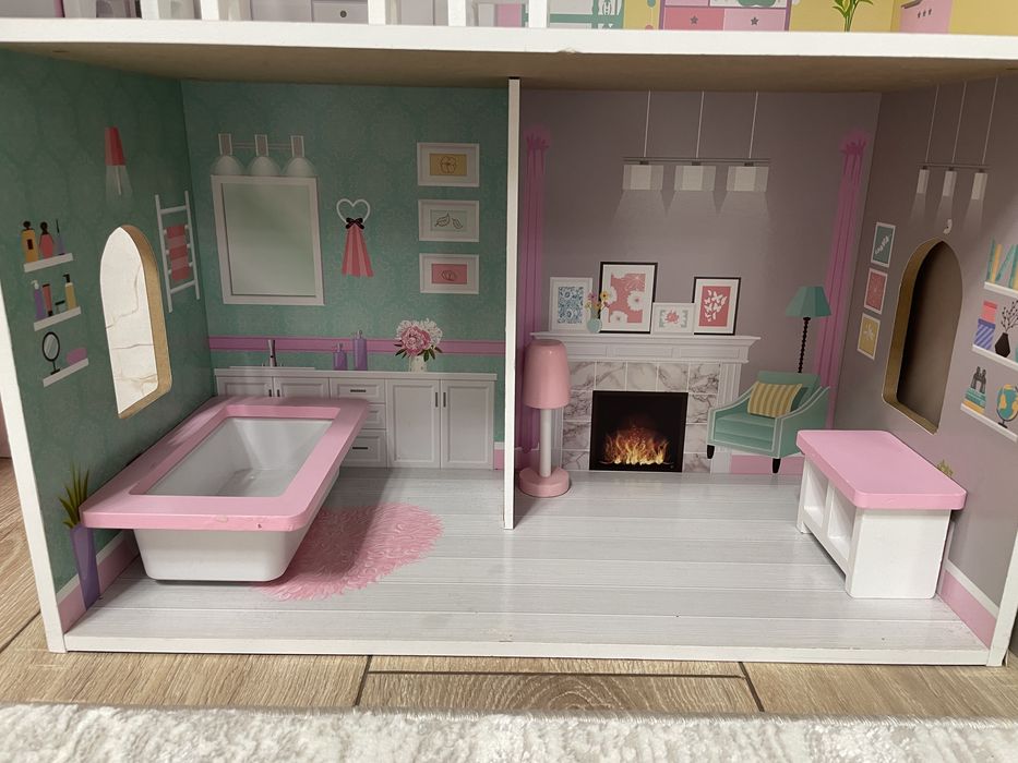 Игрушечный домик для куклы