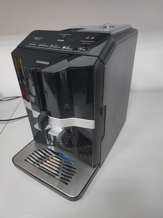 Espresor Siemens EQ 300 cu rasnita ceramica