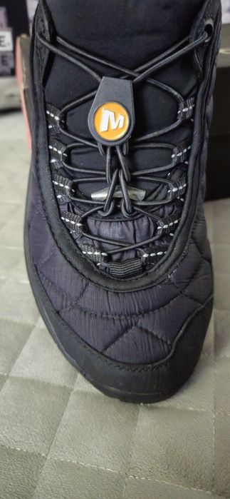 Продам мужские кроссовки