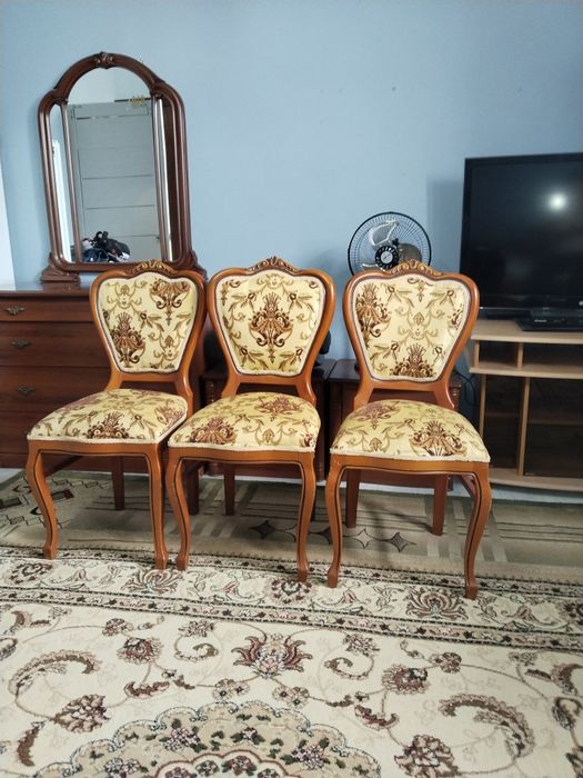 Стулья деревянные для гостей три шт