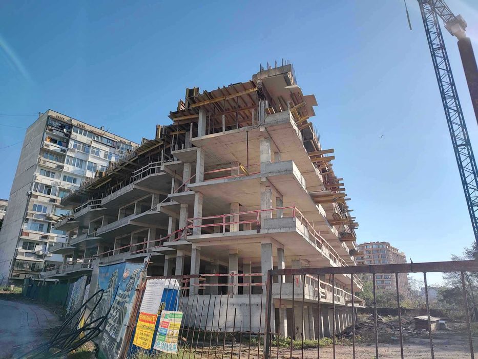 Продава се Тристаен апартамент в Варна, Възраждане 1 - 82 кв.м за 1049 €/кв.м - Снимка #2