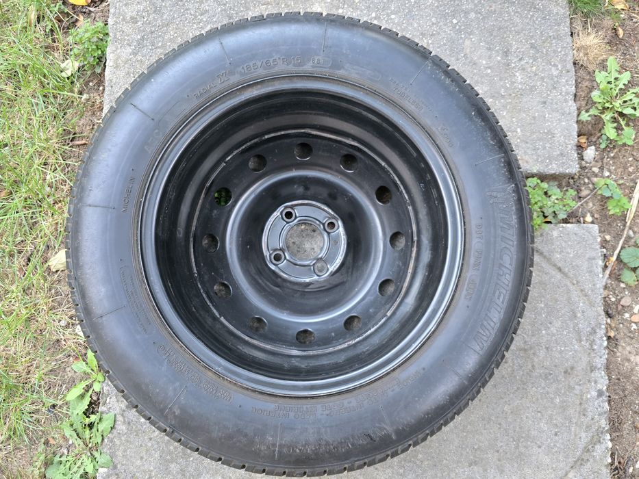 Vând Roată rezervă Logan nefolosită (jantă oțel + anvelopă) 185/65 R15