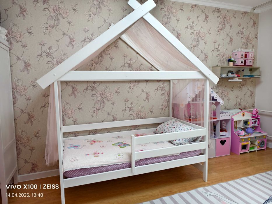 Детская кровать домик