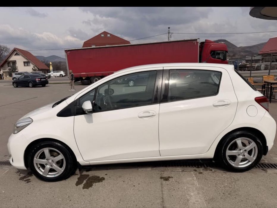 Toyota Yaris 2012 1.3 benzina