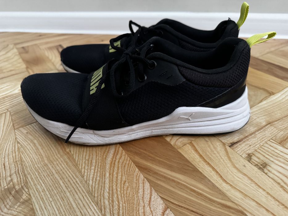 Маратонки Adidas и Puma