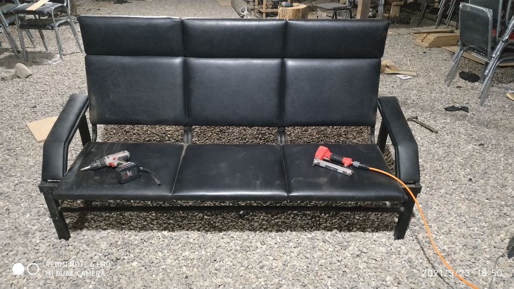 Kutish zal uchun 3kishlik skameyka