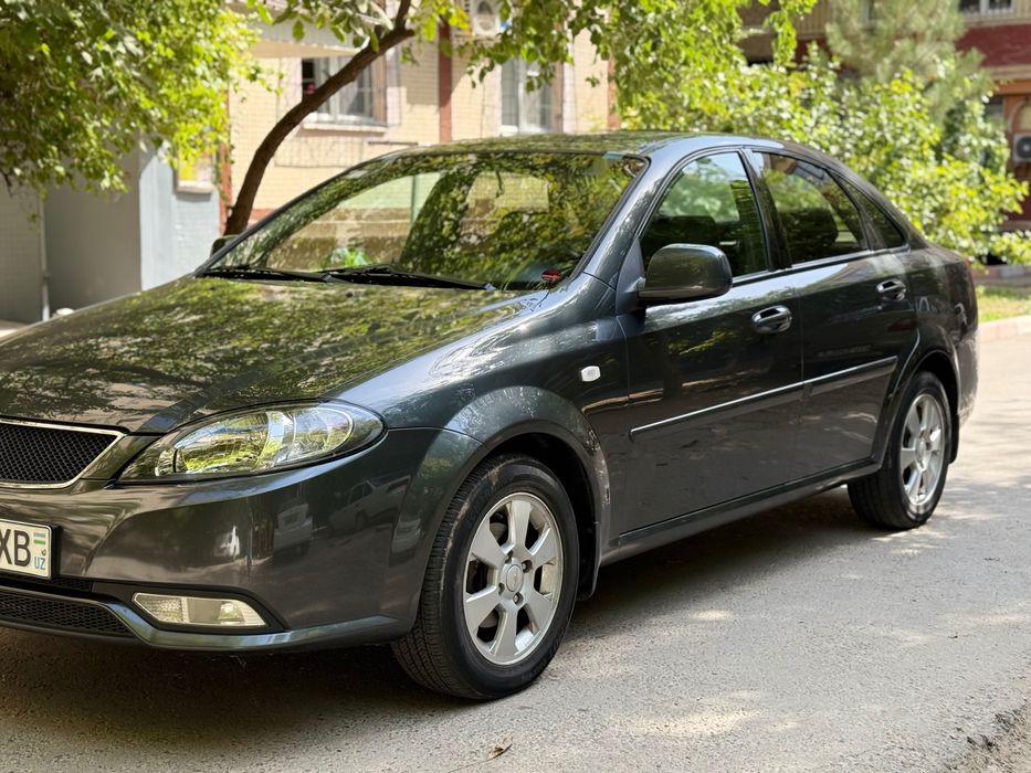 Продается джентра 3 позиция автомат. В хорошем состоянии.