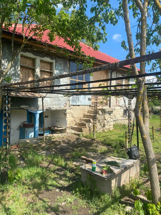 Каменна къща  с двор с. Вратарите на 35 км от Добрич и 60 км от Варна.