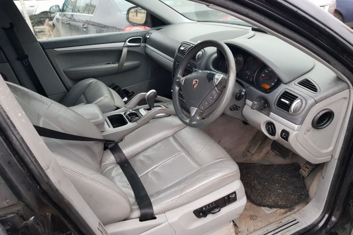 Fuzeta fata dreapta Porsche Cayenne 955