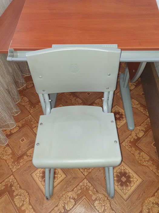 Детская парта Дэми