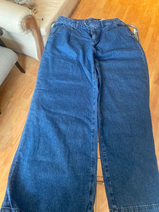 Новые Джинсы Zara. Размер 38. Цвет синий. Средняя посадка, свободные