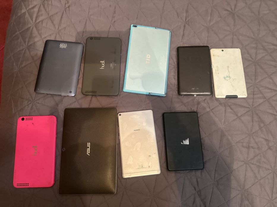 Vand tablete de piese