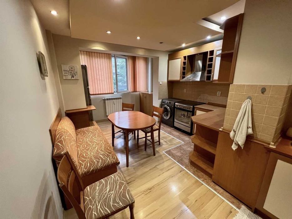 Изцяло обзаведен тристаен апартамент близо до метростанция Бели Дунав