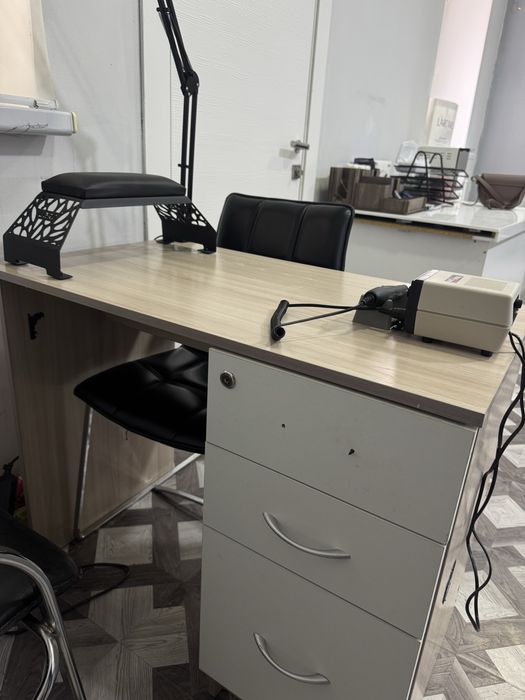 Столы для маникюра