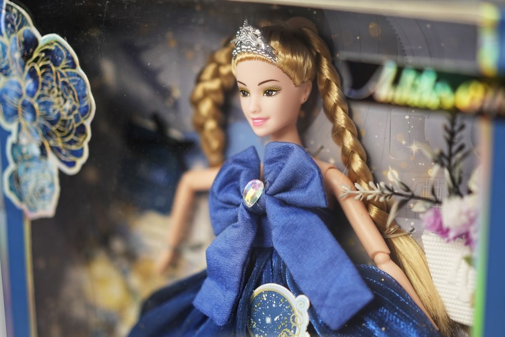 Красивая кукла модель, шарнирная.