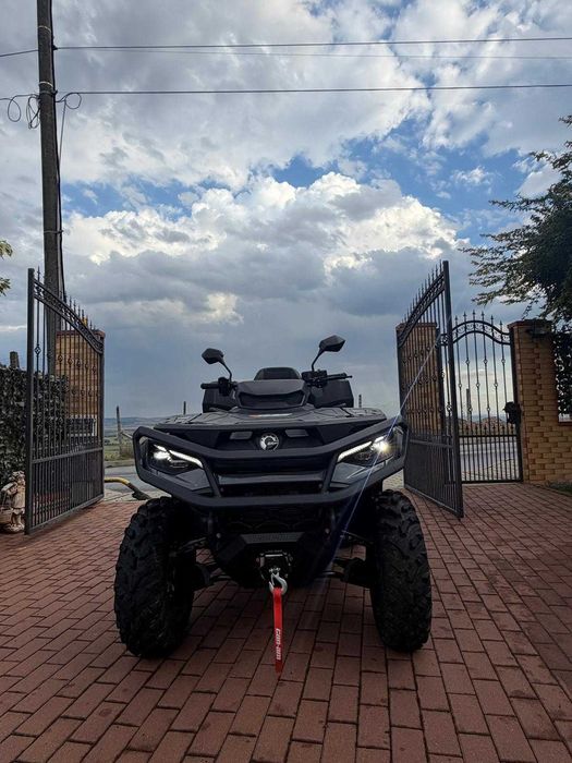 vand Can-Am Outlander 1000R –
