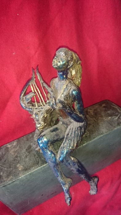 Скулптурна композиция от Социализма!