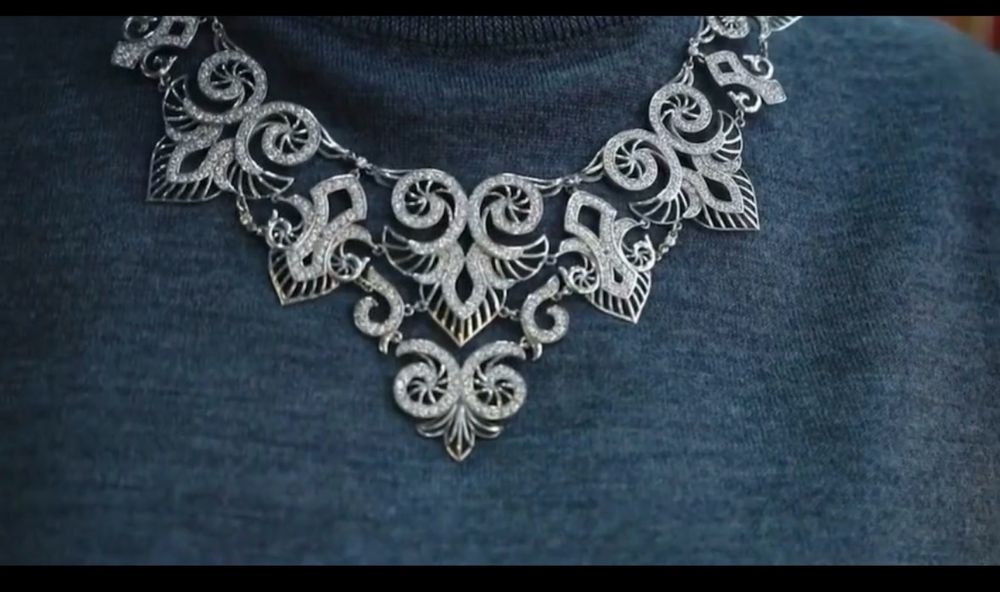 Серебряный комплект колье и бес білезік