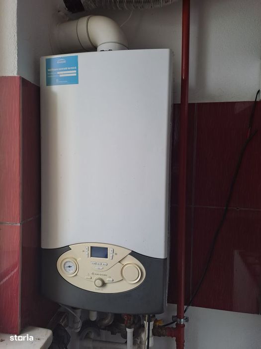 Vând apartament cu 5 camere,scara interioara,3 balcoane,ultracentral