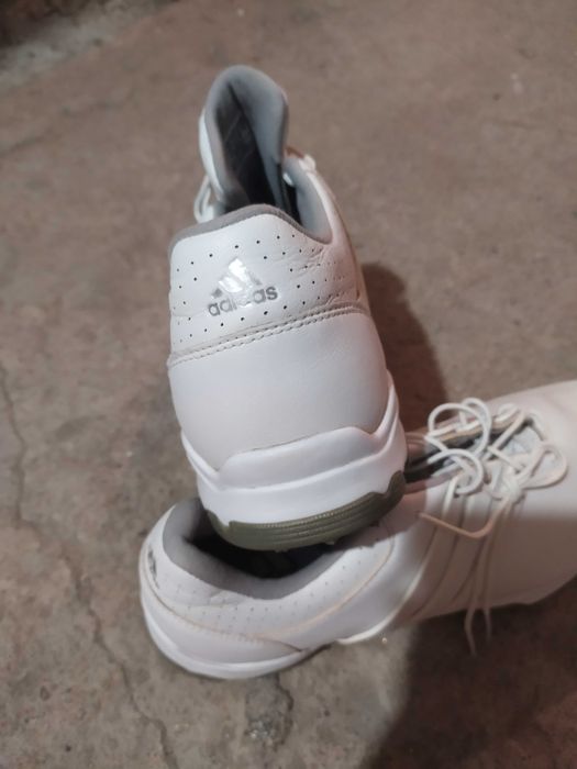 Продавам обувки за голф Adidas