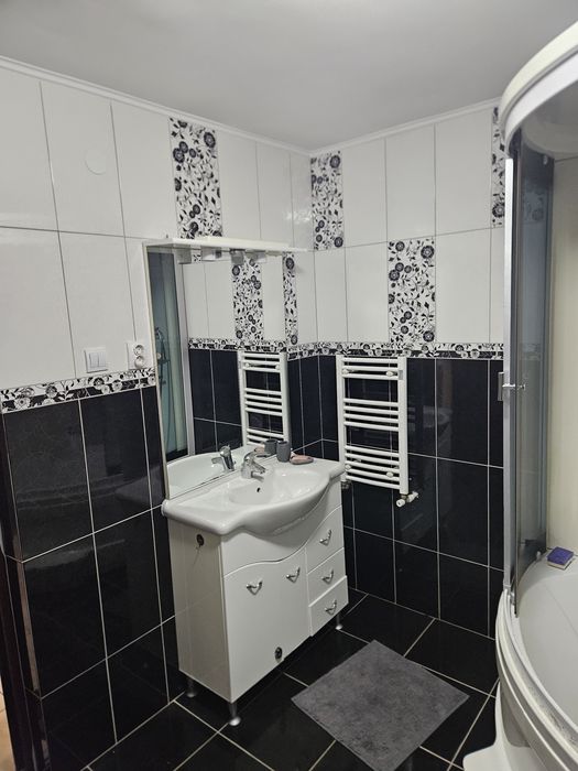 Inchiriez apartament