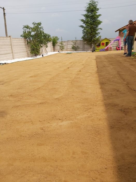 Însămănțat montat gazon, curte grădină montat sistem de irigat