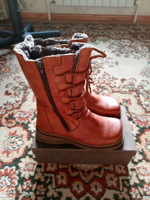 Продам женские сапоги