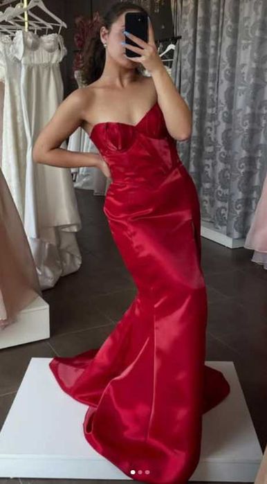 Булчински, абитуриентски и всякакви официални рокли