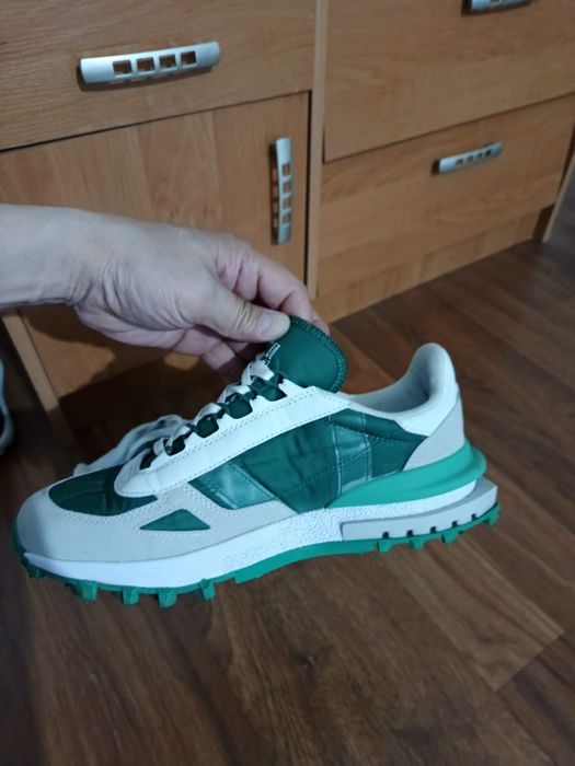 Продам новые кросовки