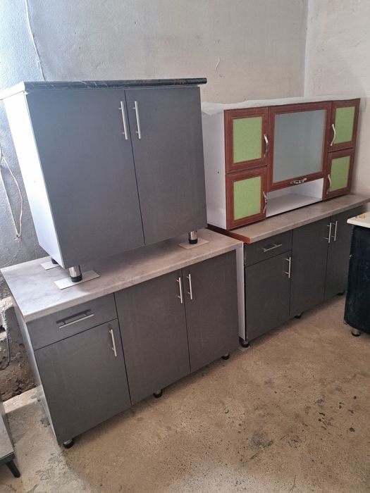 Мебель Кухонные мойки и рабочие столы.