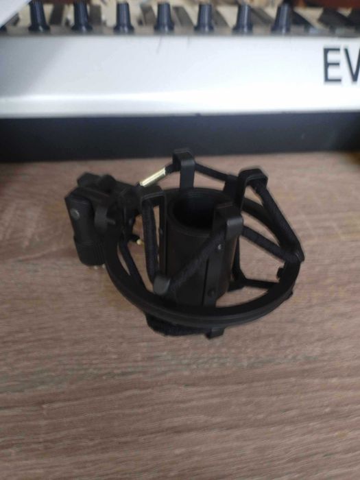 [СПЕШНО] Антишоков маунт за микрофон