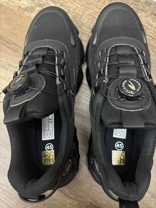 Строителни обувки с метално бомбе