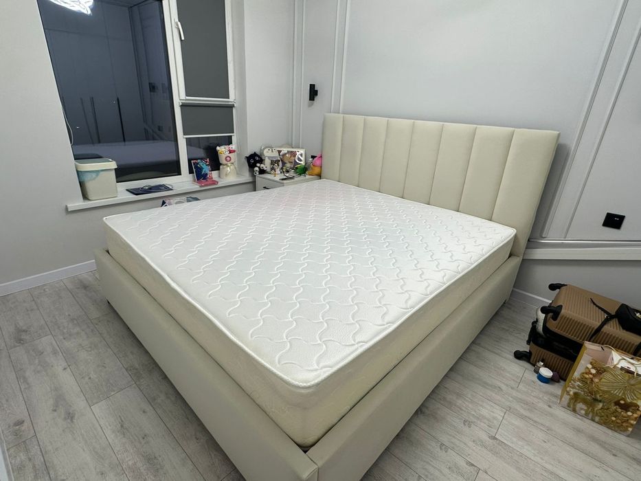 Кровать двухспальная б/у