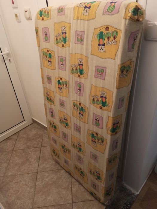 Продавам детски матрак с калъф