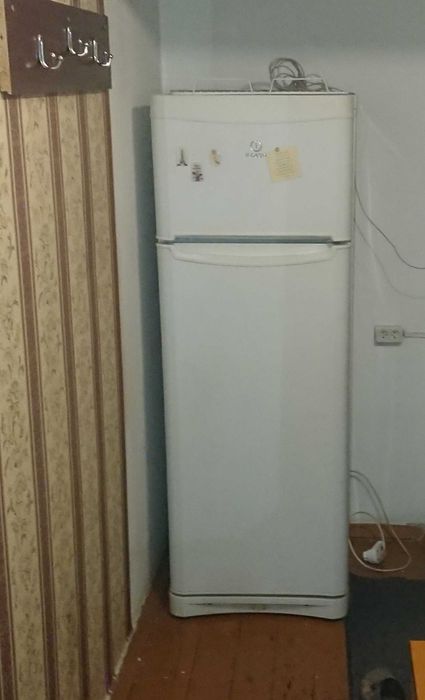 Продам холодильник Indesit