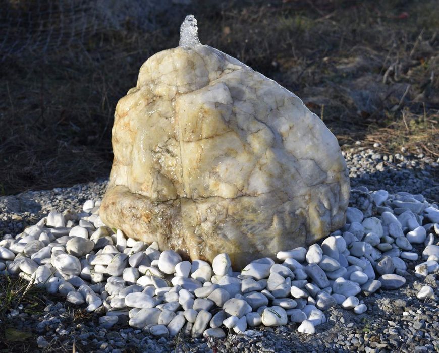 Уникални градински фонтани от естествен камък